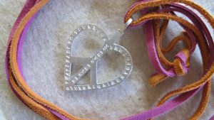 Sommer of Love – 925er Silber, gestempelt, Lederbänder.